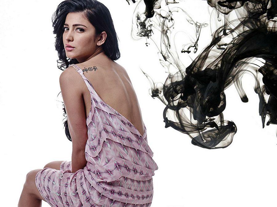 Shruti Haasan Hot & Sexy Clevage Never SEEN Photos