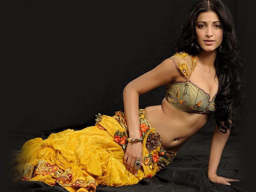 Shruti Haasan Hot & Sexy Clevage Never SEEN Photos