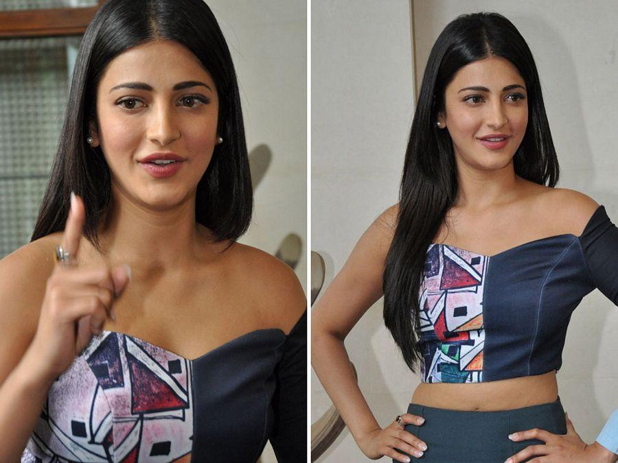 Shruti Haasan Hot & Sexy Clevage Never SEEN Photos