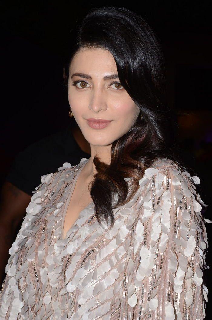 Shruti Haasan Stills at Zee Telugu Apsara Awards 2018