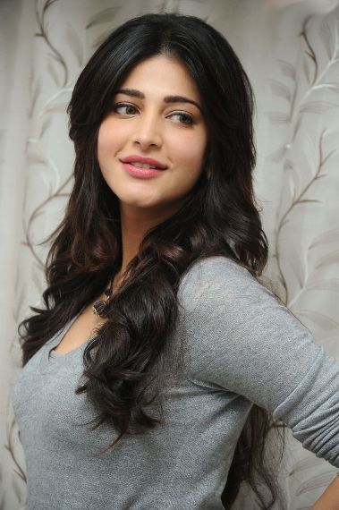 Shruti Hassan Beautiful HD Wallpaper 2017