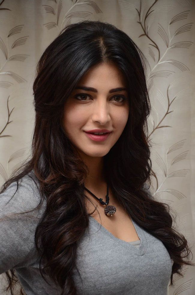 Shruti Hassan Beautiful HD Wallpaper 2017