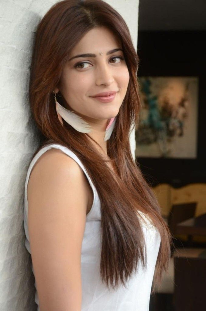 Shruti Hassan Beautiful HD Wallpaper 2017