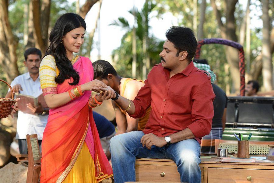 Shruti Hassan Latest Stills from Katamarayudu