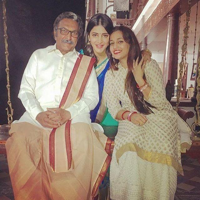 Shruti Hassan Latest Stills from Katamarayudu