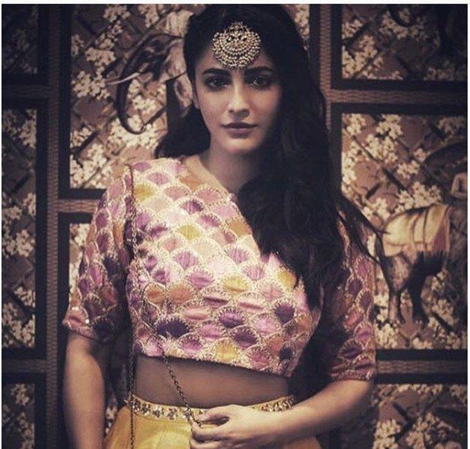 Shruti Hassan poses for Pernia's Pop-Up Photoshoot Stills