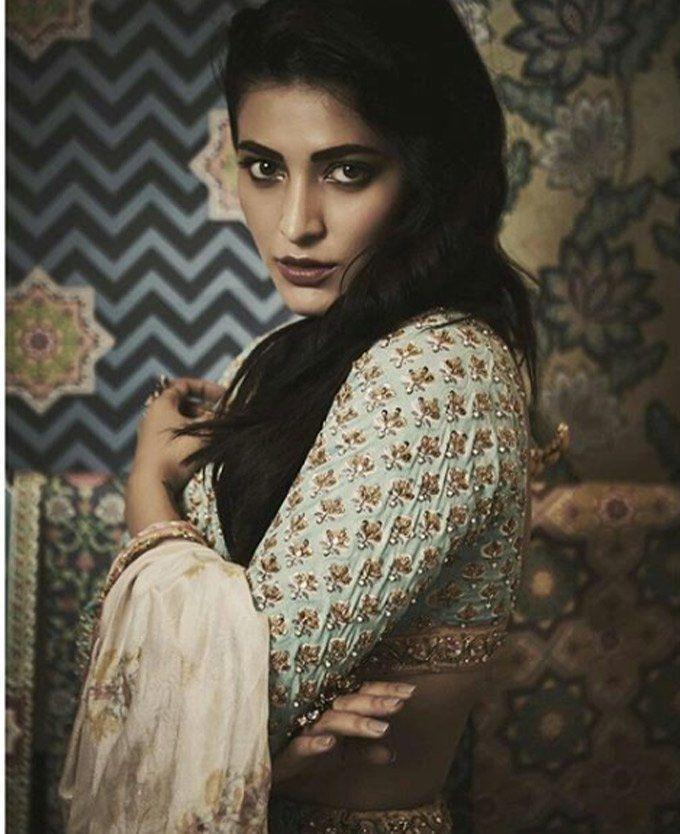 Shruti Hassan poses for Pernia's Pop-Up Photoshoot Stills