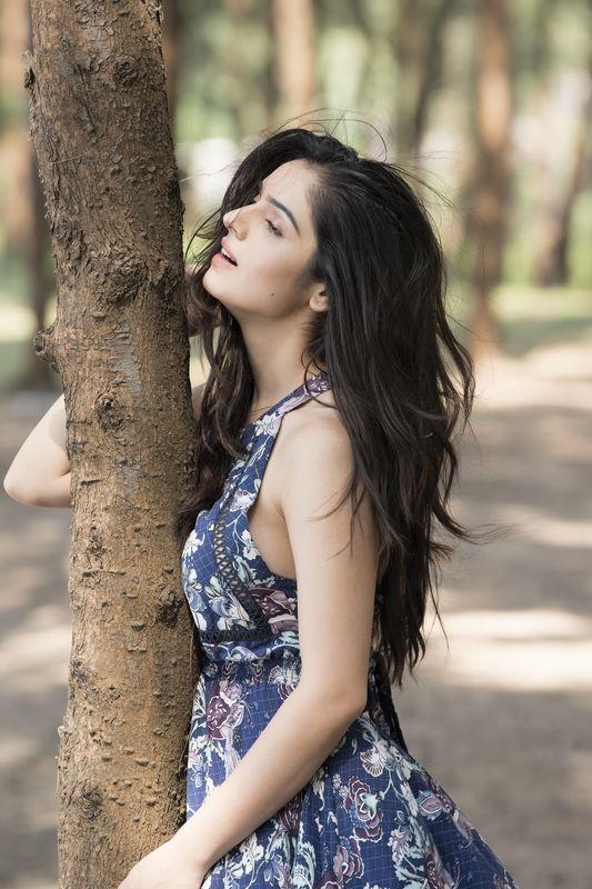 Sidhika Sharma Latest Spicy Photos