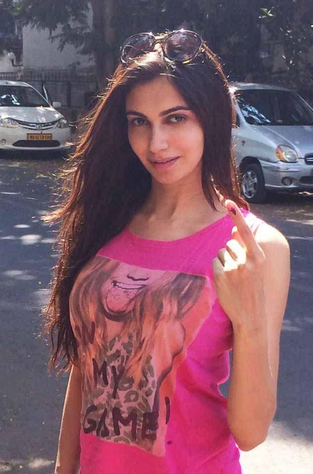 Simran Kaur Mundi Actress Hot HD Pics Gallery