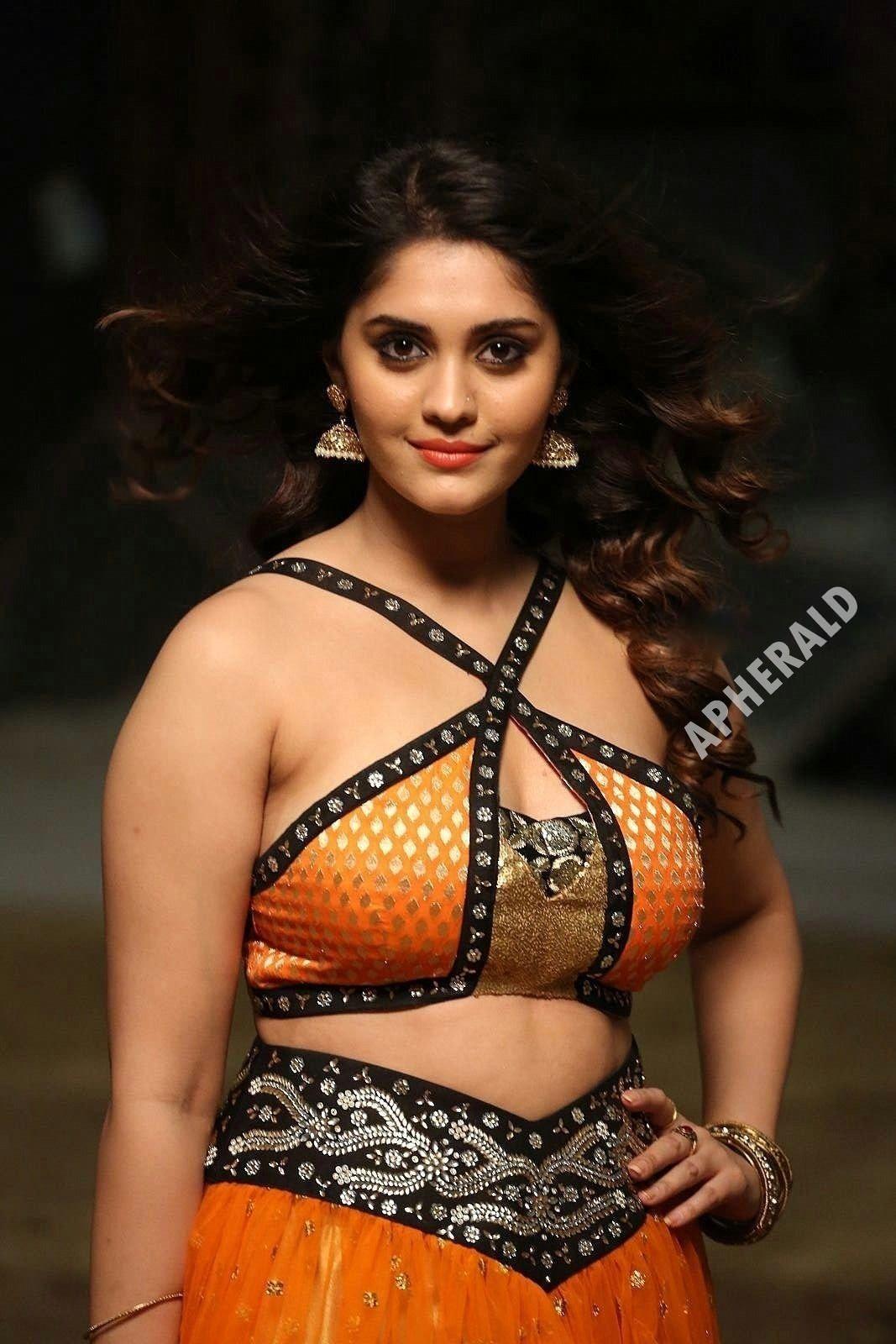 Sizzling Surabhi spices up for Oka Kshanam