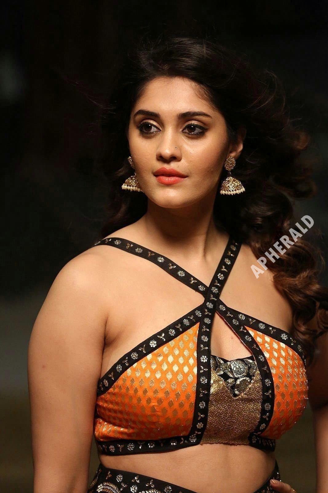 Sizzling Surabhi spices up for Oka Kshanam