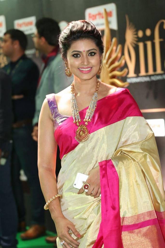 Sneha Stills At IIFA Utsavam Awards 2017