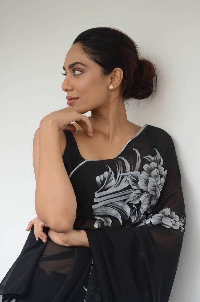 Sobhita Dhulipala Goodachari Movie Interview Stills