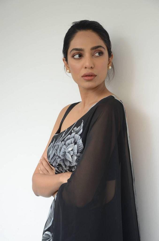 Sobhita Dhulipala Goodachari Movie Interview Stills