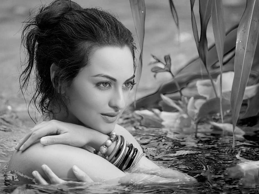 Sonakshi sinha New HD Clicks