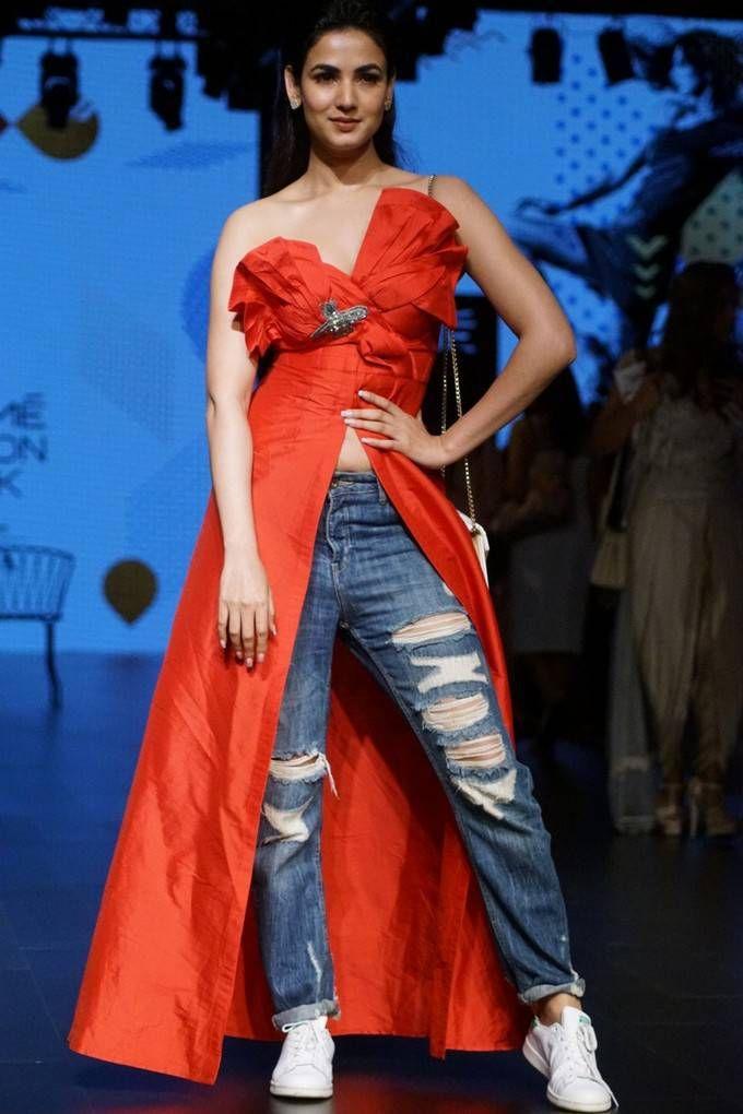 Sonal Chauhan Ramp Walk Stills At LFW Winter 2017