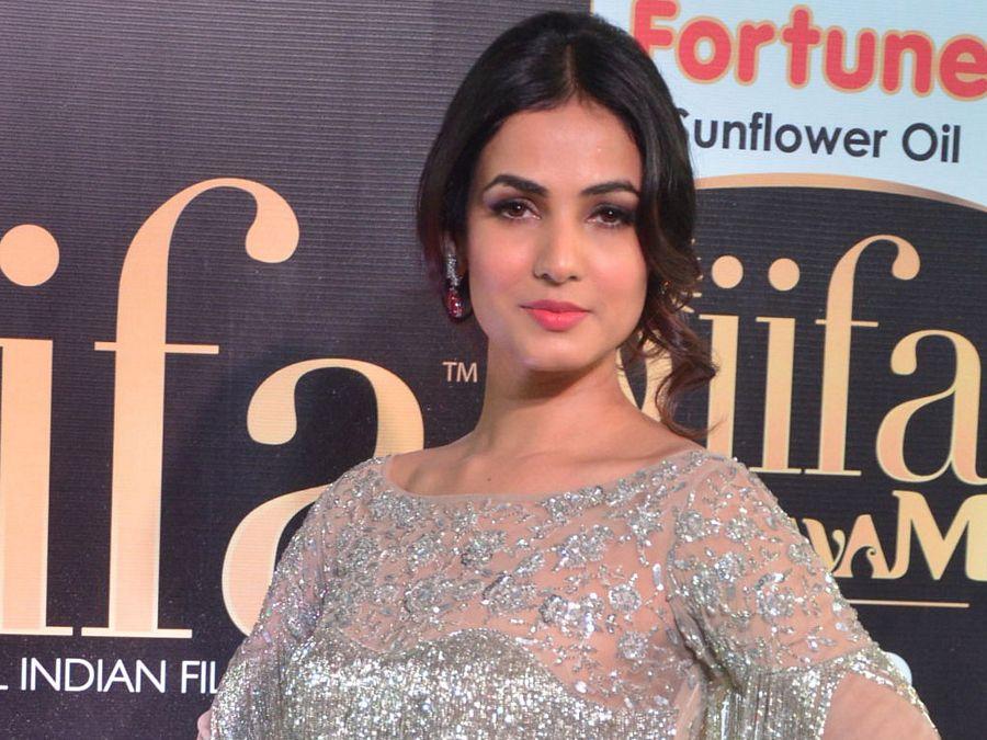 Sonal Chauhan Stills At IIFA Awards 2017