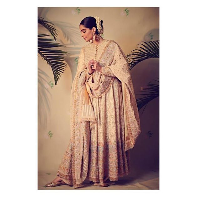 Sonam Kapoor HD Photos