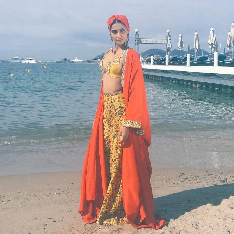 Sonam Kapoor hot dazzles in gold at the red carpet Cannes 2017 Photos