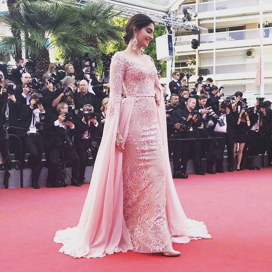 Sonam Kapoor hot dazzles in gold at the red carpet Cannes 2017 Photos