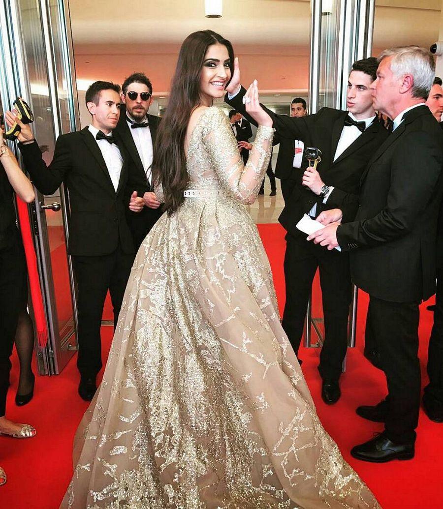 Sonam Kapoor hot dazzles in gold at the red carpet Cannes 2017 Photos