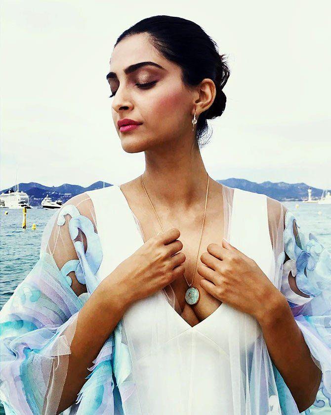 Sonam Kapoor hot dazzles in gold at the red carpet Cannes 2017 Photos