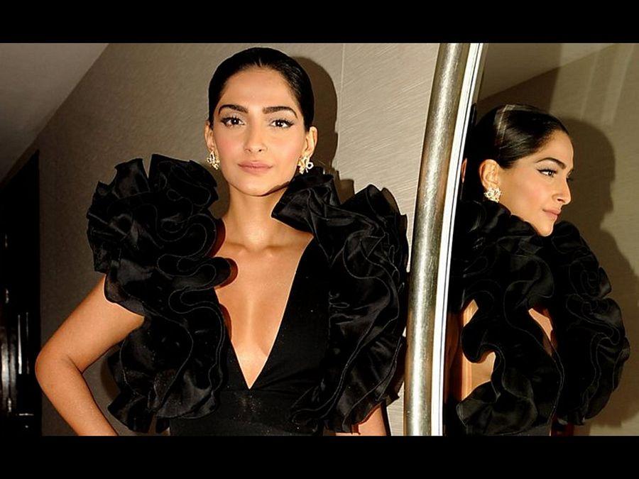 Sonam Kapoor hot dazzles in gold at the red carpet Cannes 2017 Photos