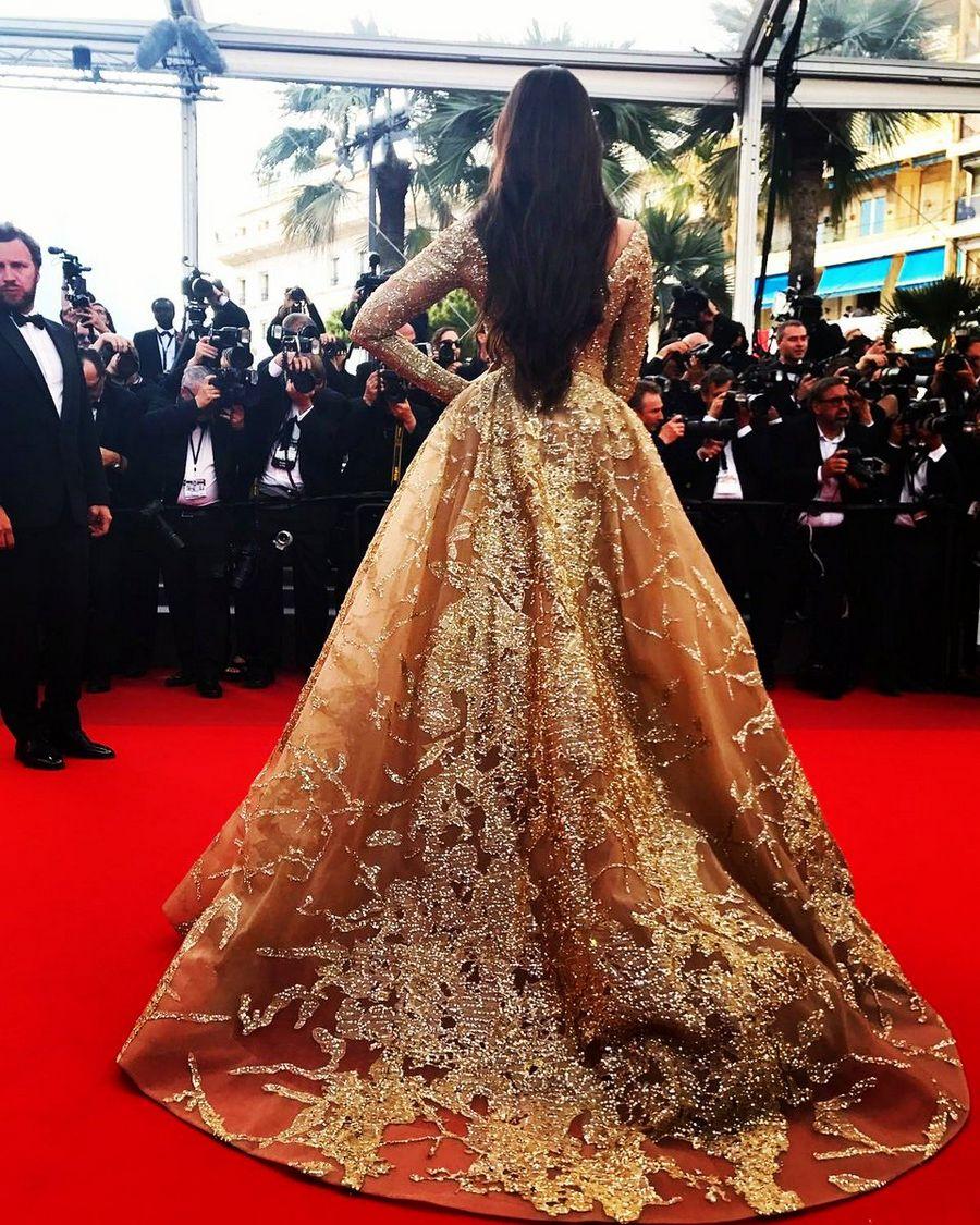 Sonam Kapoor hot dazzles in gold at the red carpet Cannes 2017 Photos