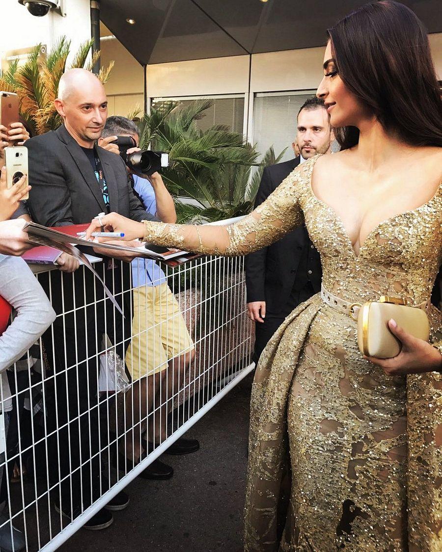 Sonam Kapoor hot dazzles in gold at the red carpet Cannes 2017 Photos