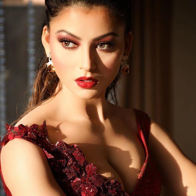 Splendid URVASHI RAUTELA Images