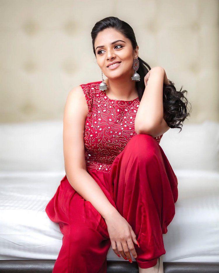 Sreemukhi Latest Beautiful Photos