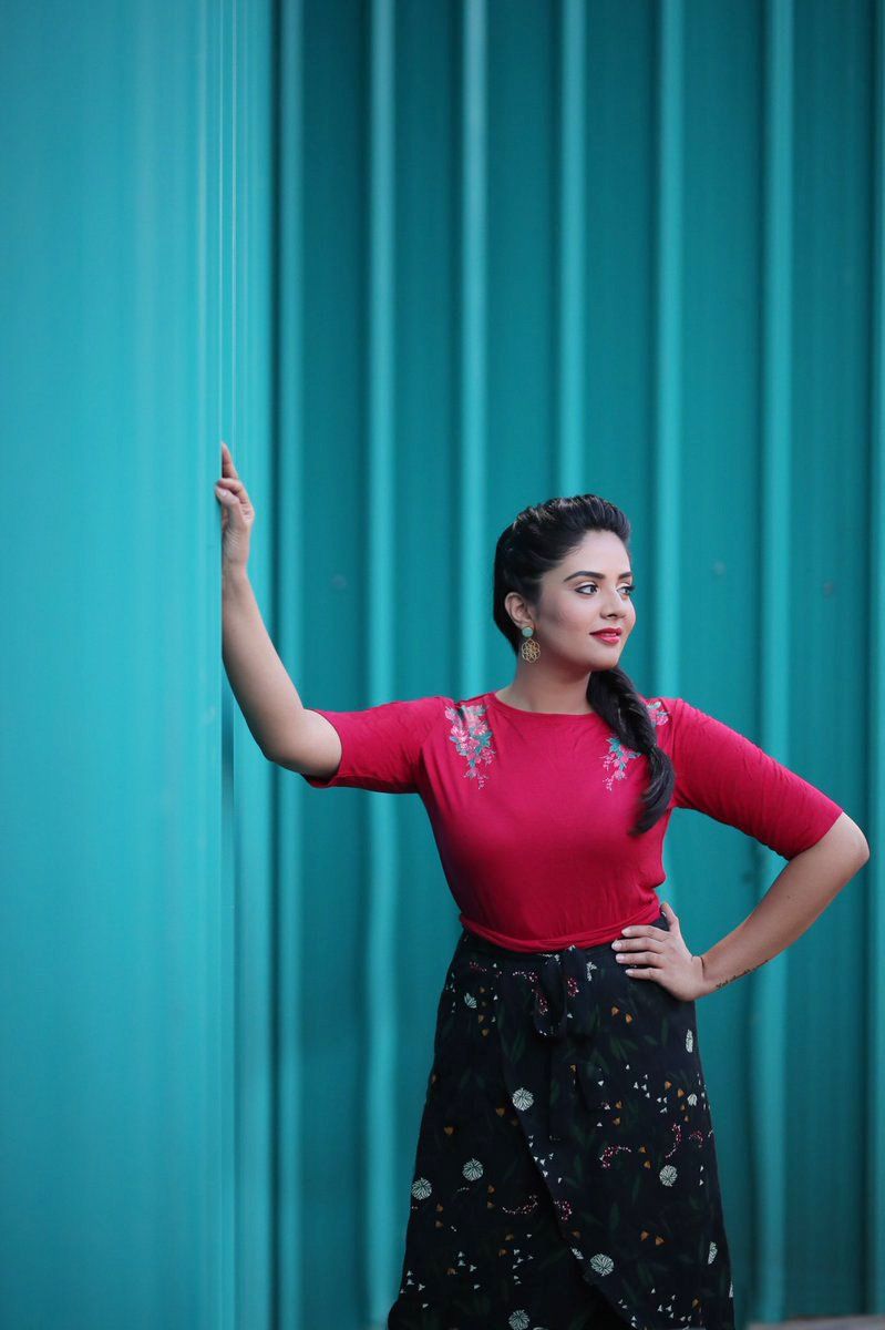 Sreemukhi New Images & Photos