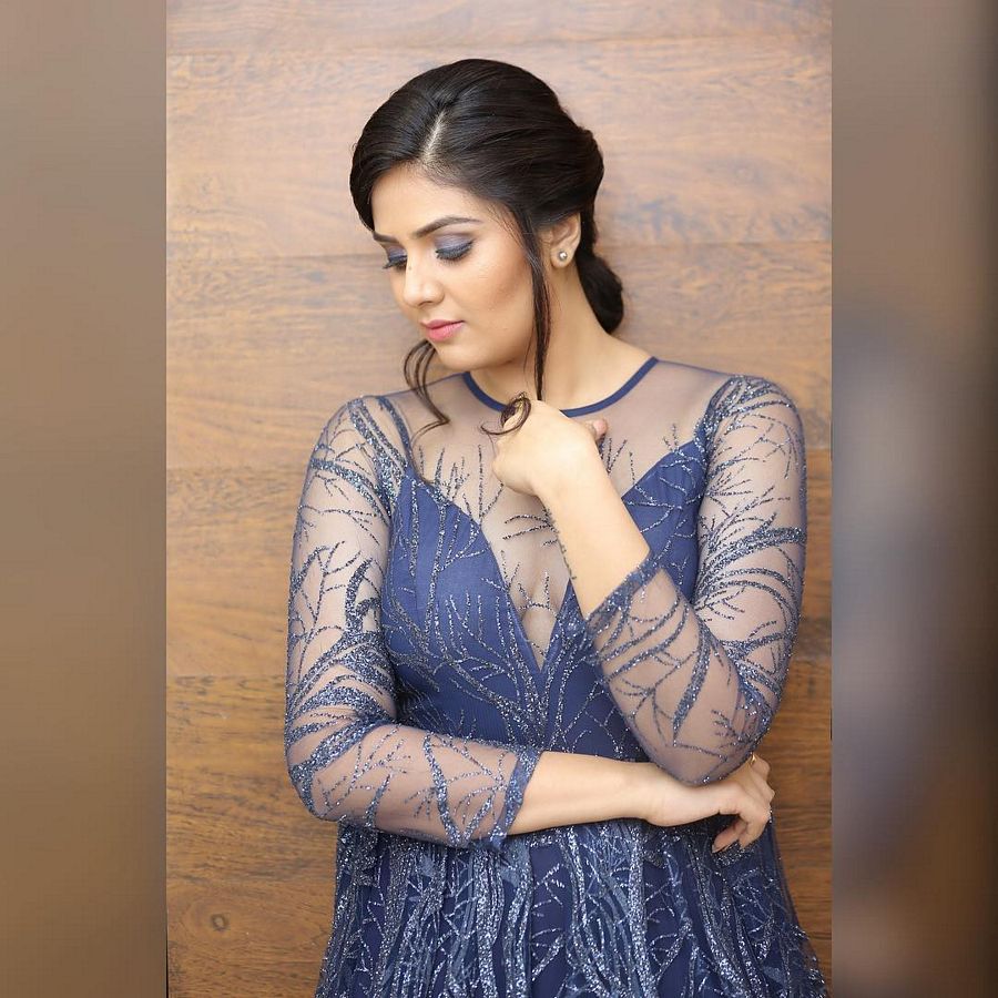 Sreemukhi New Images & Photos