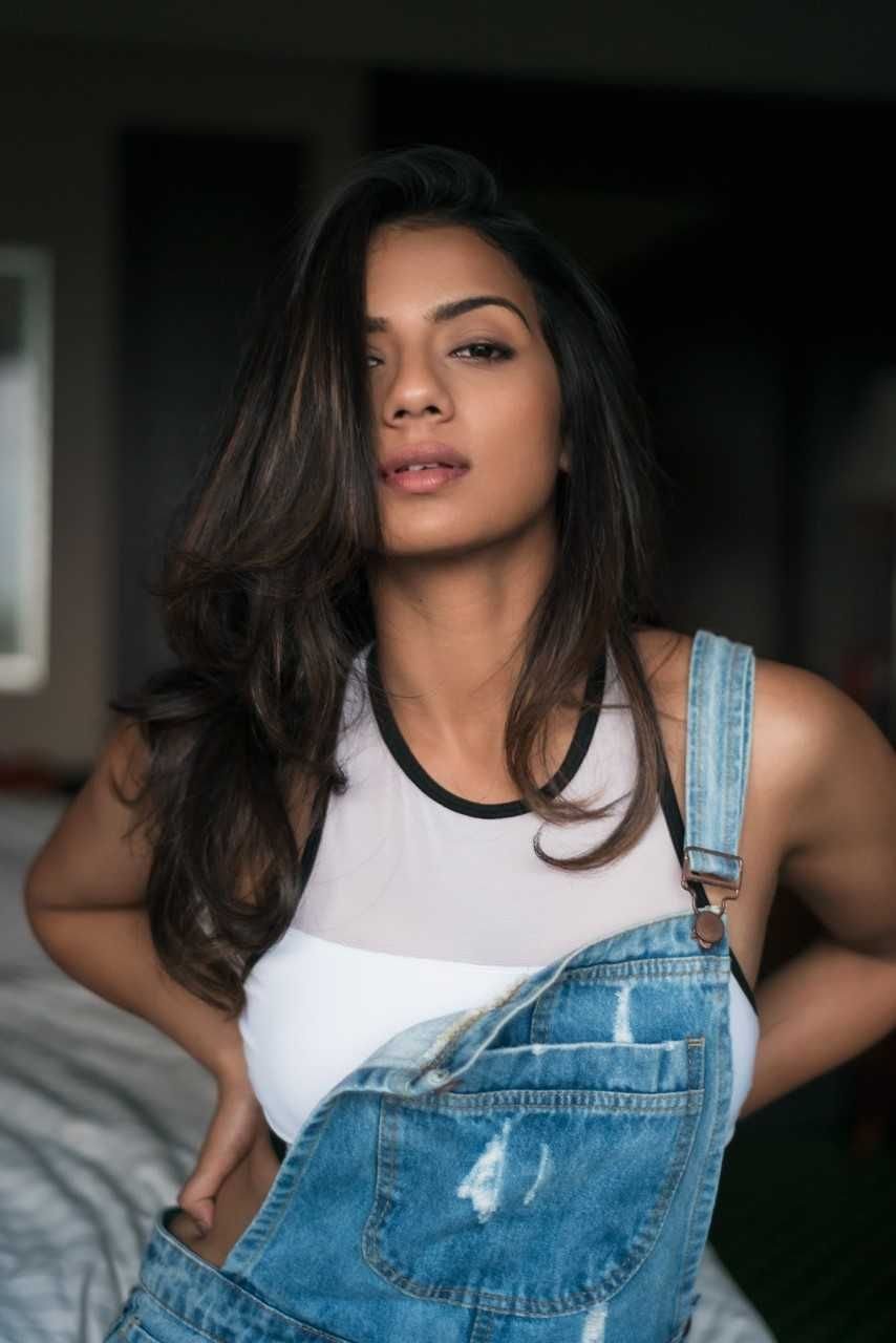 Sruthi Hariharan New Photoshoot