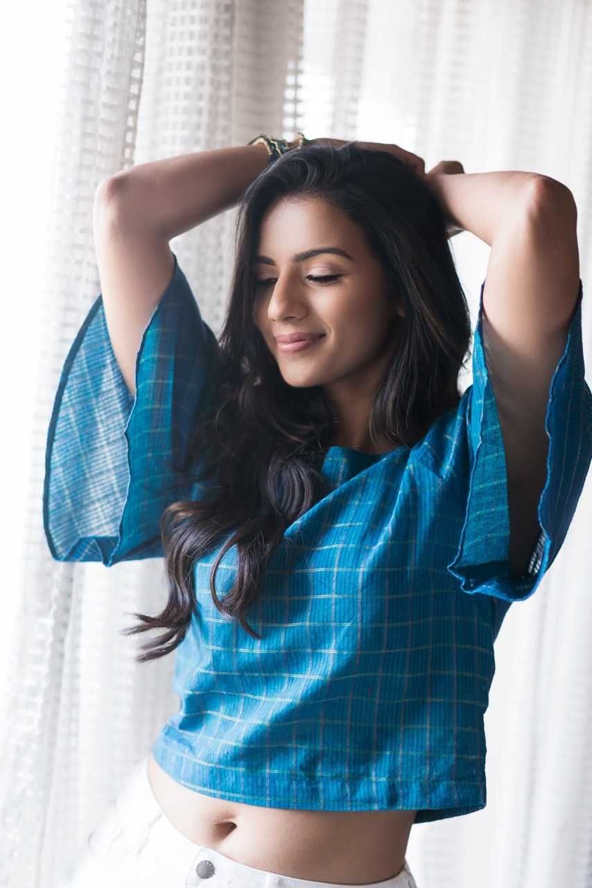 Sruthi Hariharan New Photoshoot