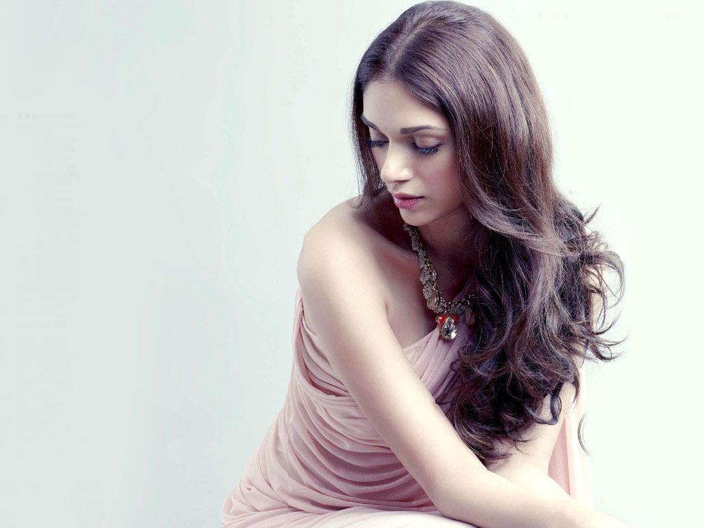 Stunning Actress Aditi Rao Hydari Latest Hot & Spicy Photoshoot Stills