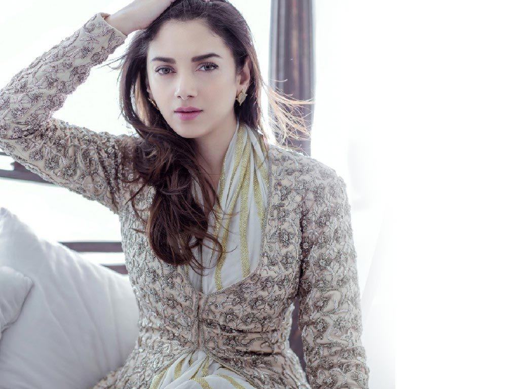 Stunning Actress Aditi Rao Hydari Latest Hot & Spicy Photoshoot Stills