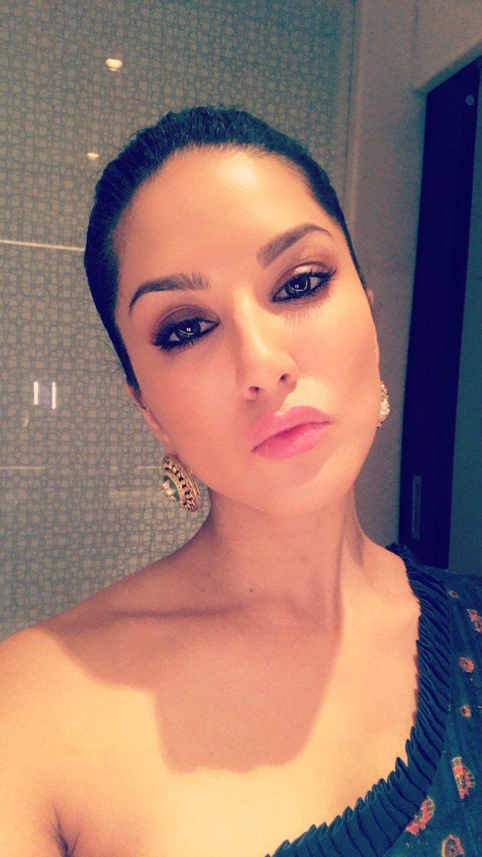 Sunny Leone Unseen photos: 50 best looking hot and beautiful HQ & HD