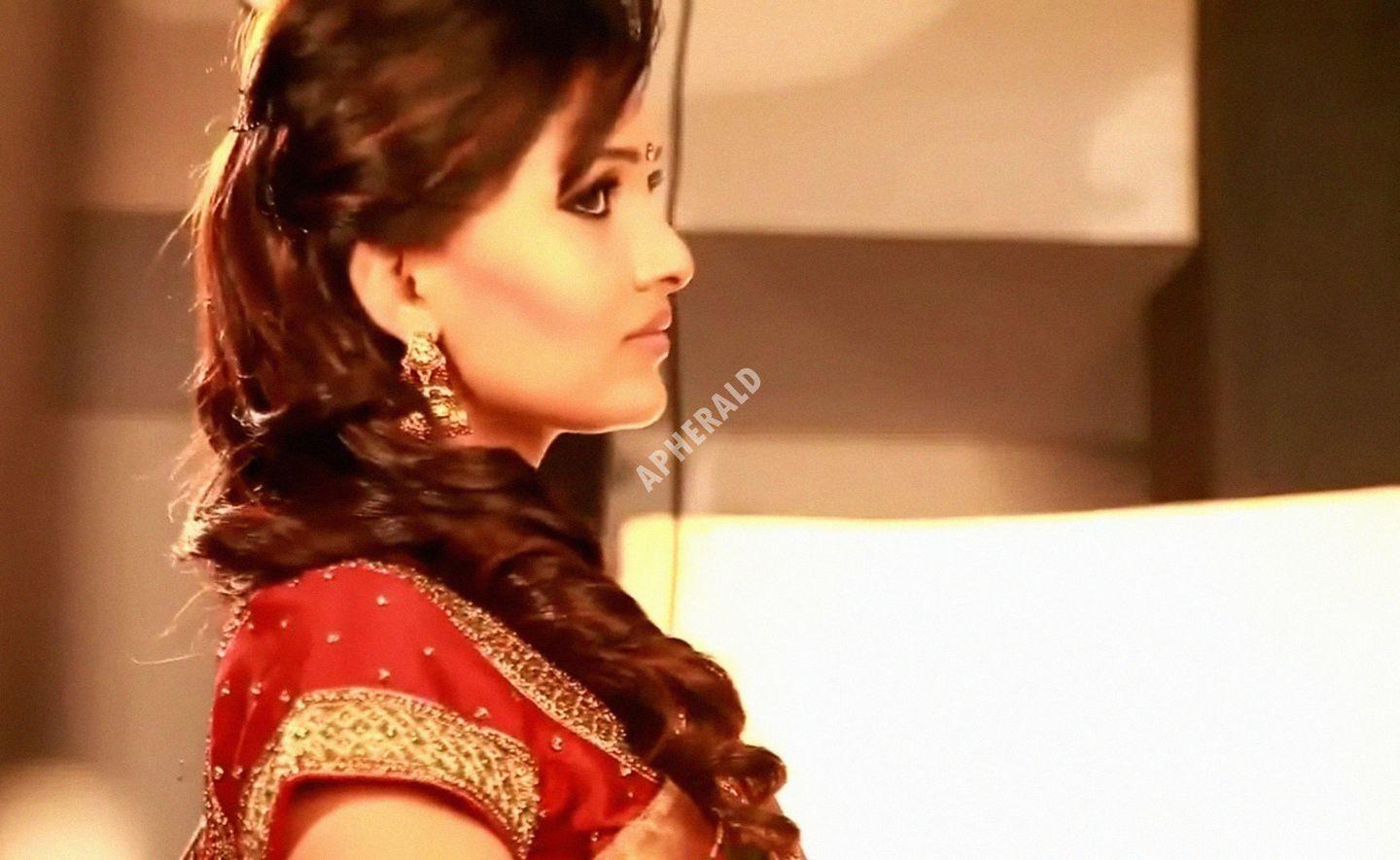 TV Actress & Model Vani Bhojan Latest Unseen Photo Stills