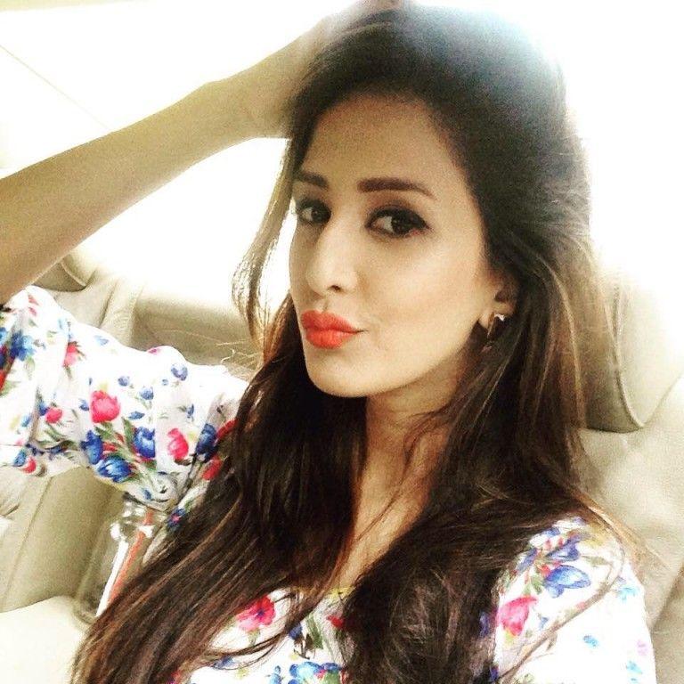 TV Actress Chahat Khanna Rare & Unseen Photo Stills
