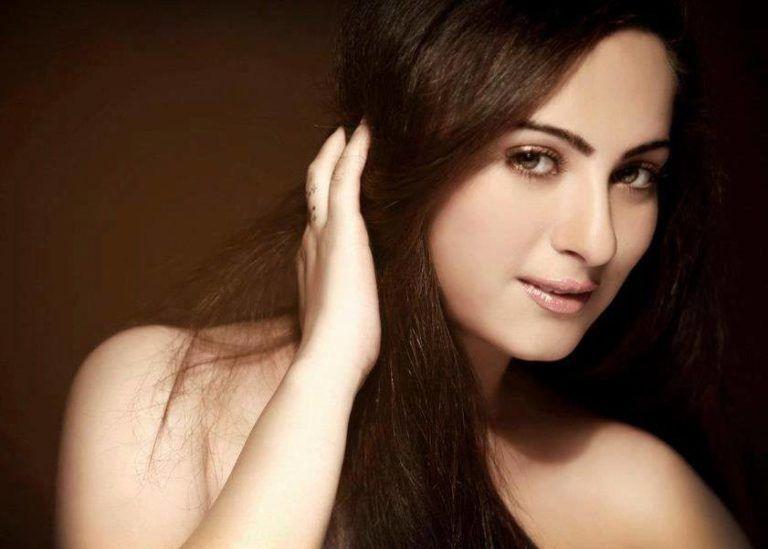 TV Actress Lavina Tandon Beautiful HD Wallpapers