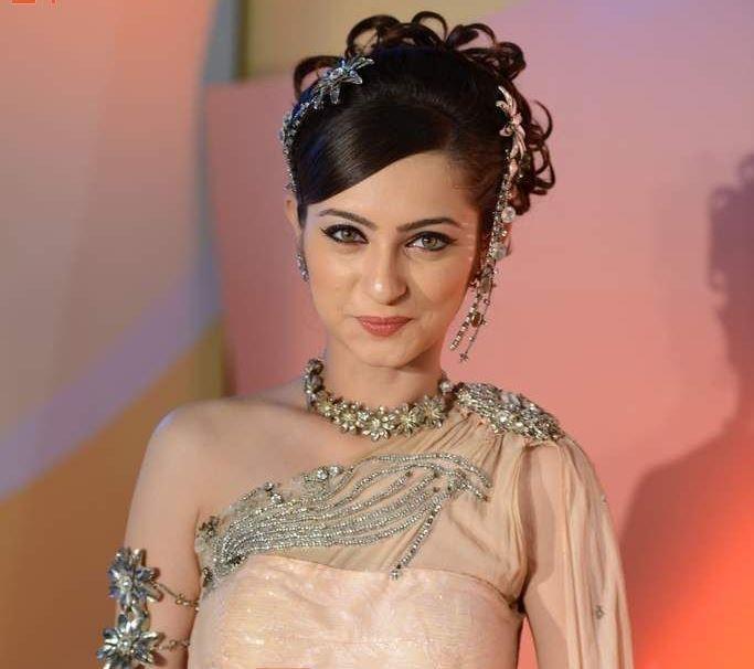 TV Actress Lavina Tandon Beautiful HD Wallpapers
