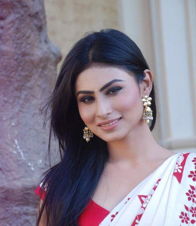 TV Actress Mouni Roy Latest Unseen Photos Collections!