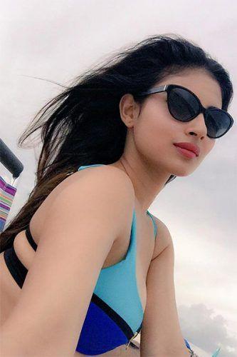 TV Actress Mouni Roy Latest Unseen Photos Collections!