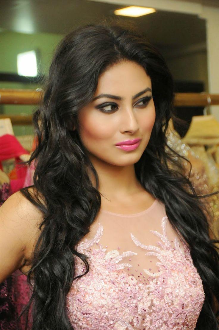 TV Actress Mouni Roy Latest Unseen Photos Collections!