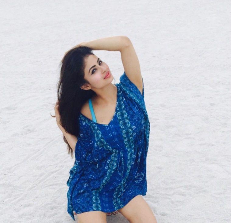TV Actress Mouni Roy Latest Unseen Photos Collections!