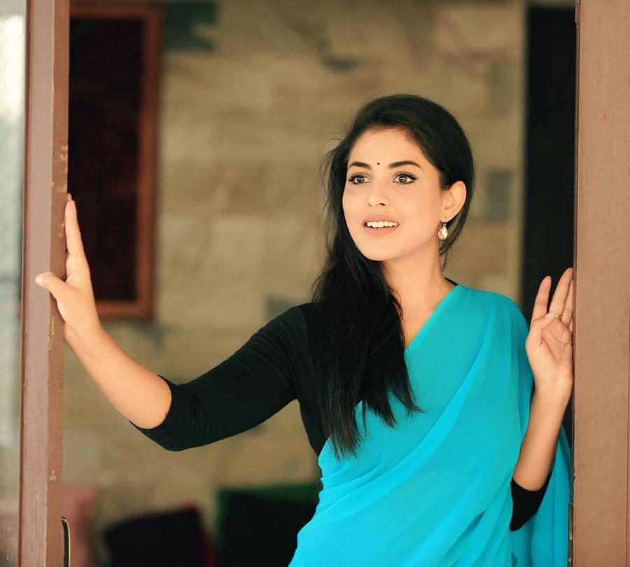 Tamil Actress Madhu Shalini New Photos