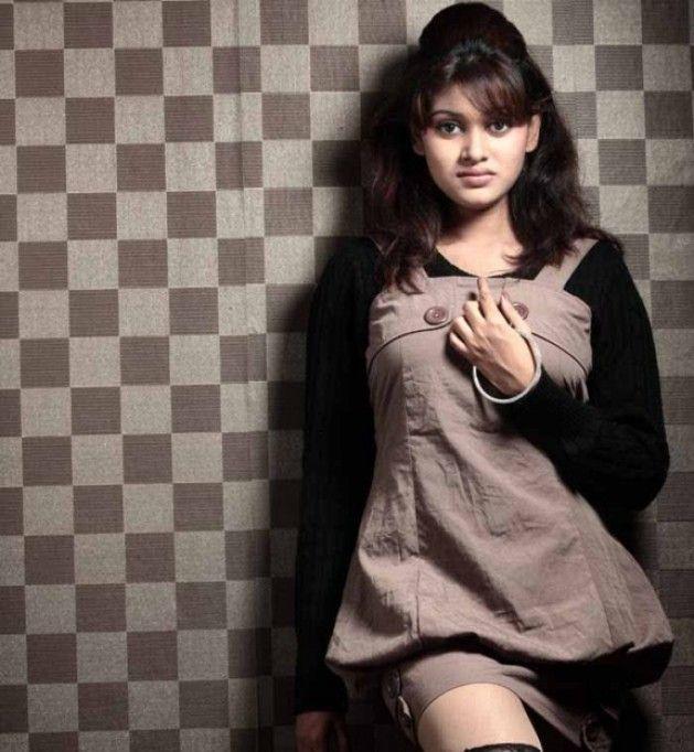 Tamil Actress Oviya Helen Latest Hot Photoshoot Stills