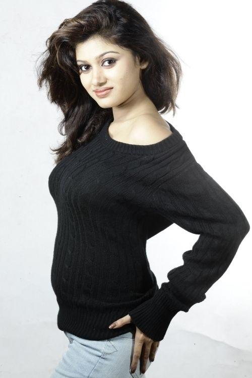 Tamil Actress Oviya Helen Latest Hot Photoshoot Stills