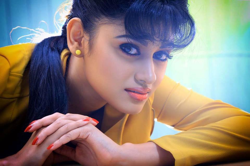 Tamil Actress Oviya Helen Latest Photos